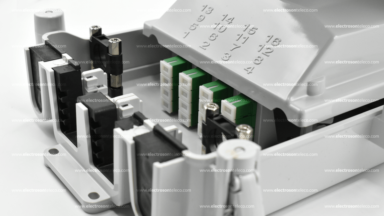 Caja Terminal Óptica Exterior 16 conectores internos CTO SATELITE detalle